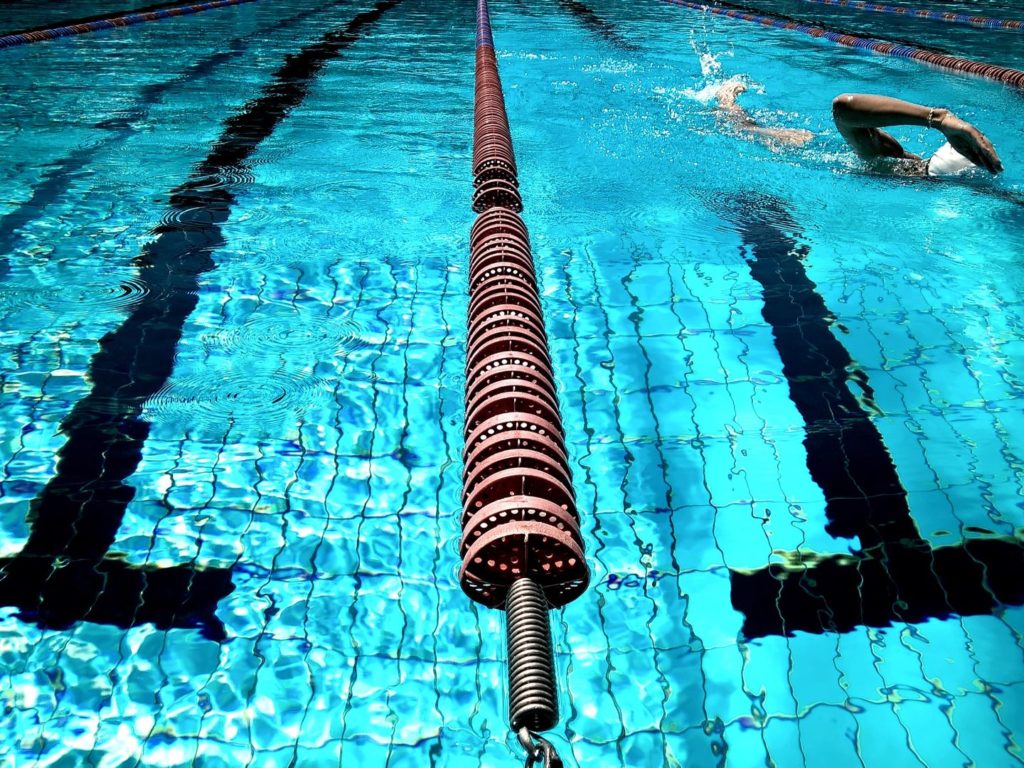 Schwimmbecken